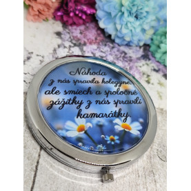 Zrkadielko -  Náhoda z nás spravila kolegyne,ale smiech a spoločné zážitky z nás spravili kamarátky