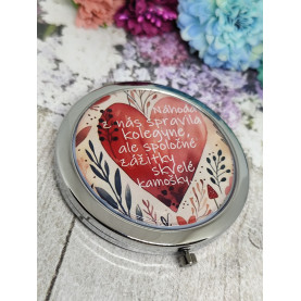 Zrkadielko -  Náhoda z nás spravila kolegyne, ale spoločné zážitky skvelé kamarátky